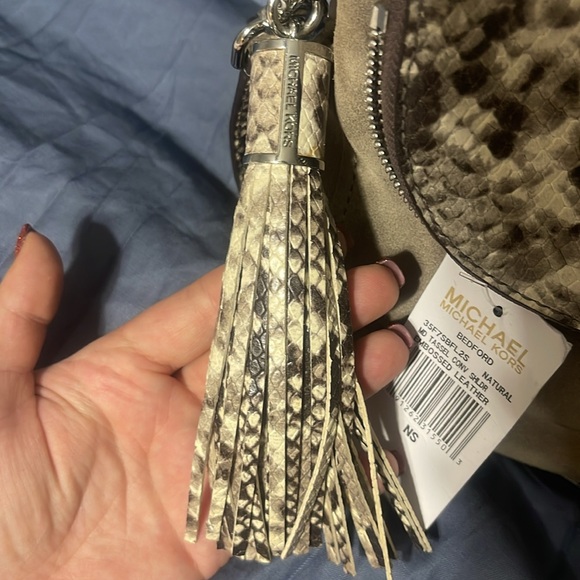 NWT! Michael Kors snake skin crossbody purse - Picture 4 of 8